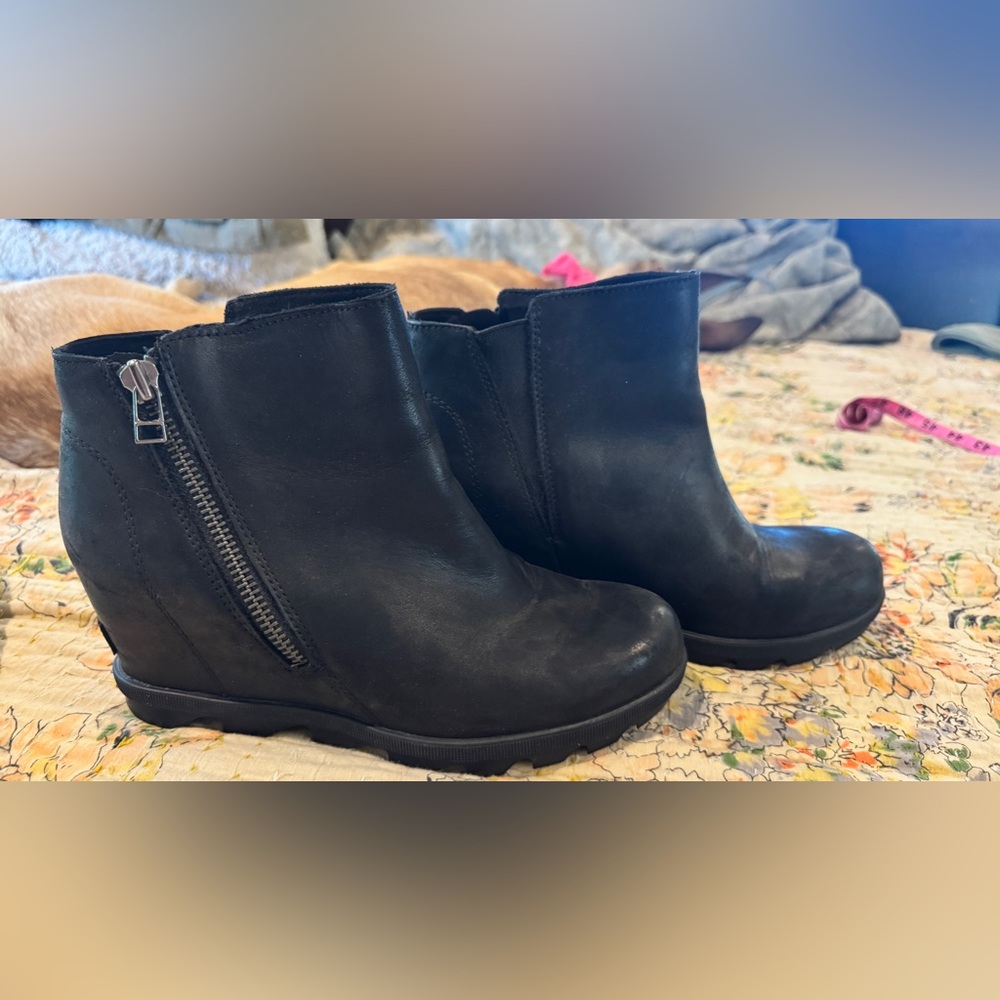 Sorel Joan of Arctic wedge bootie size 9